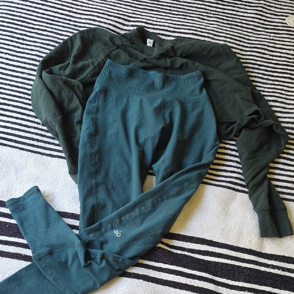 ALO Yoga Sweaters - ALO Yoga Forest Green Activewear Set